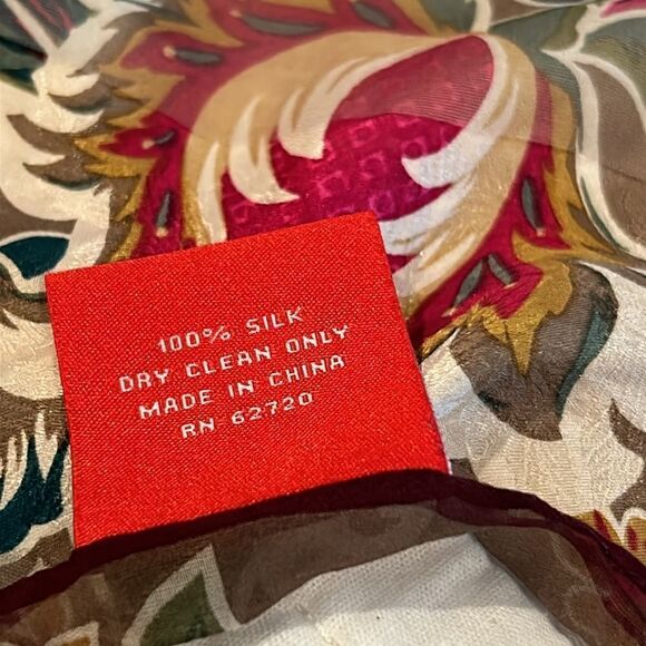 PRICE CUT! CLOSET CLEAR OUT DAY! 
BRAND NEW Oscar de la Renta Floral Scarf! - Picture 7 of 7